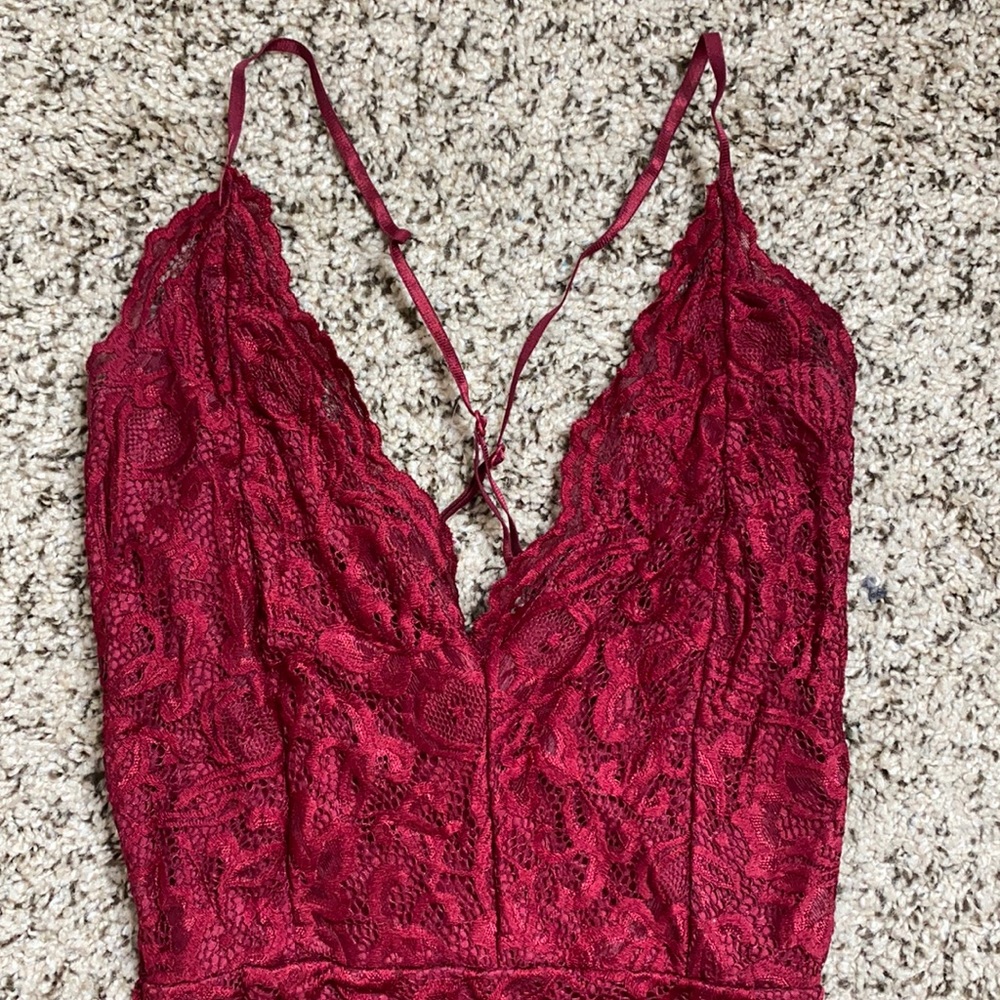 NWOT WINDSOR RED LACE BODYSUIT SIZE (S)
